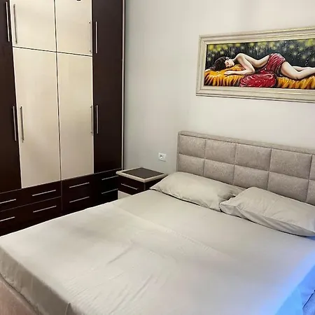 Deluxe W/ Self Check-in 24hr! *
